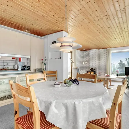 Semesterbostad 3 Bedroom Cozy In