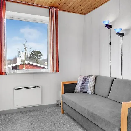 3 Bedroom Cozy In Semesterbostad