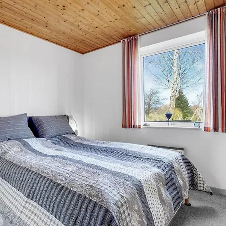 3 Bedroom Cozy In Semesterbostad